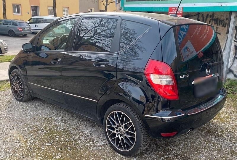 Gebraucht Mercedes A200 Elegance 136 PS (100 kW) 2011 Schwarz Van / Kleinbus