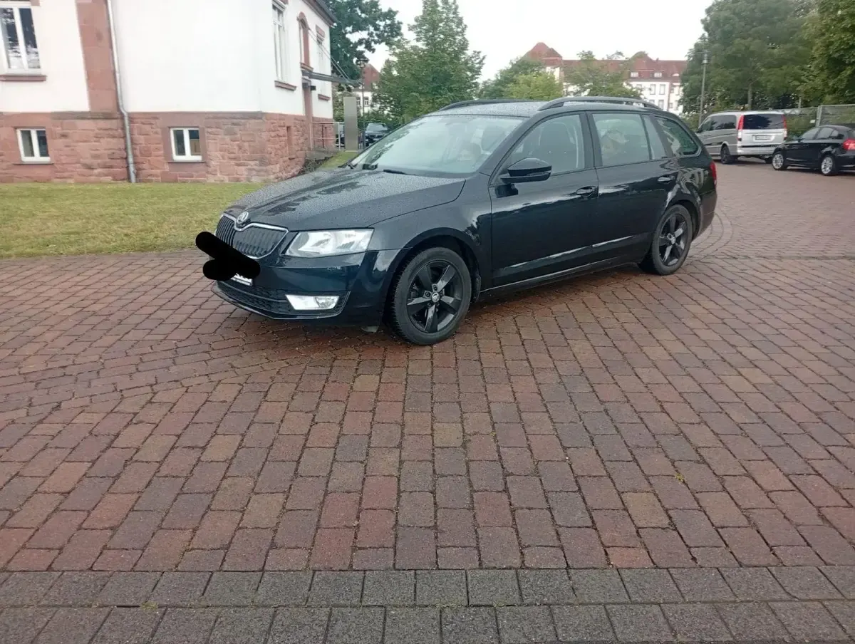Gebraucht Skoda Octavia Ambition 105 PS (77 kW) 2014 Schwarz Kombi