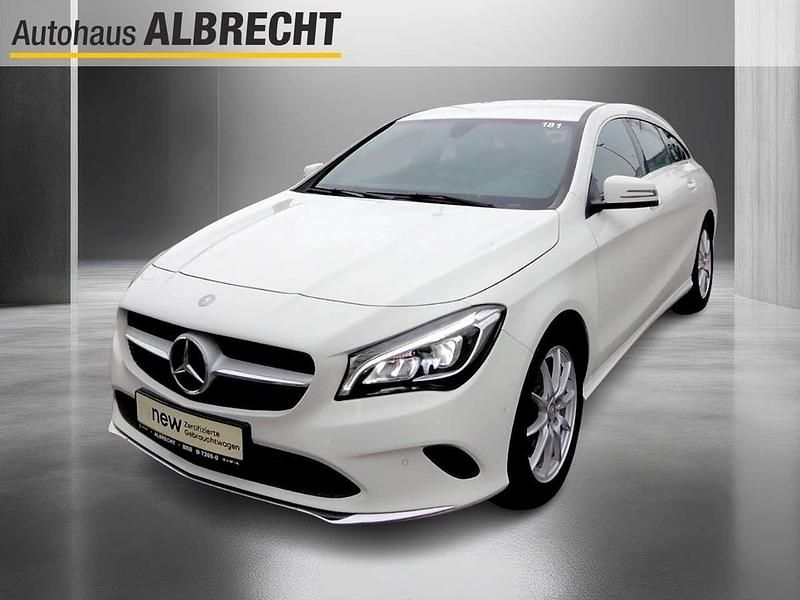 Weiß Gebraucht 2016 Mercedes CLA180 Urban Limousine | 18.990 € (Fairer Preis) - Bild 1/4