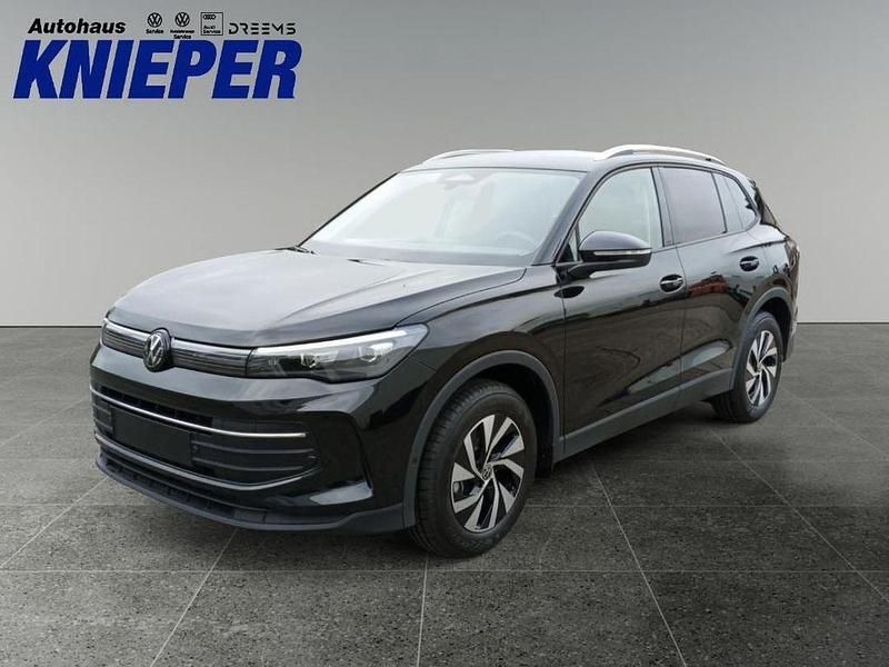 Grenadillschwarz metallic Neu 2025 VW Tiguan Life SUV | 43.950 € (Fairer Preis) - Bild 1/4