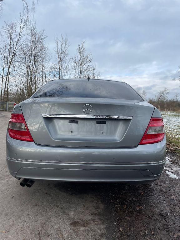 Gebraucht Mercedes C200 Avantgarde 136 PS (100 kW) 2010 Silber Limousine