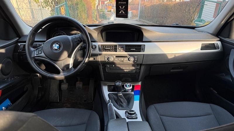 Gebraucht BMW 330 245 PS (180 kW) 2009 Schwarz Limousine