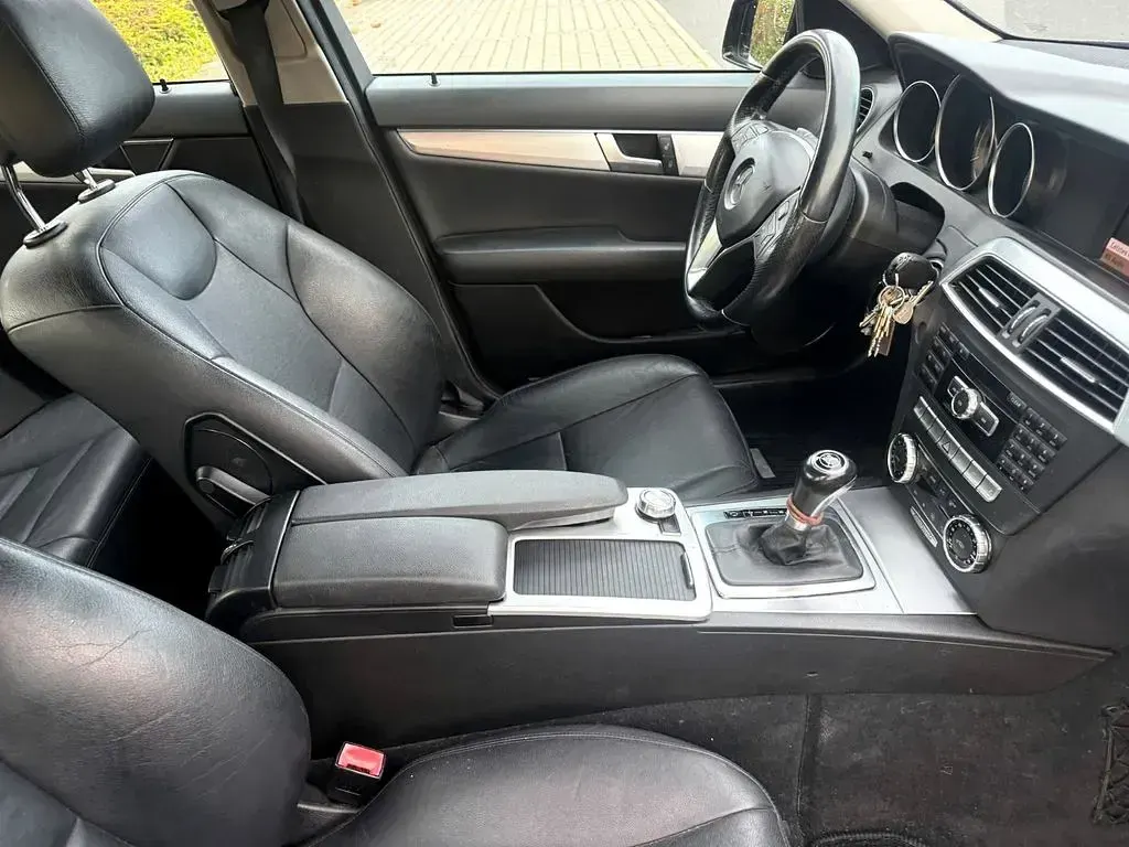 Gebraucht Mercedes C350 Avantgarde 306 PS (225 kW) 2011 Schwarz Limousine