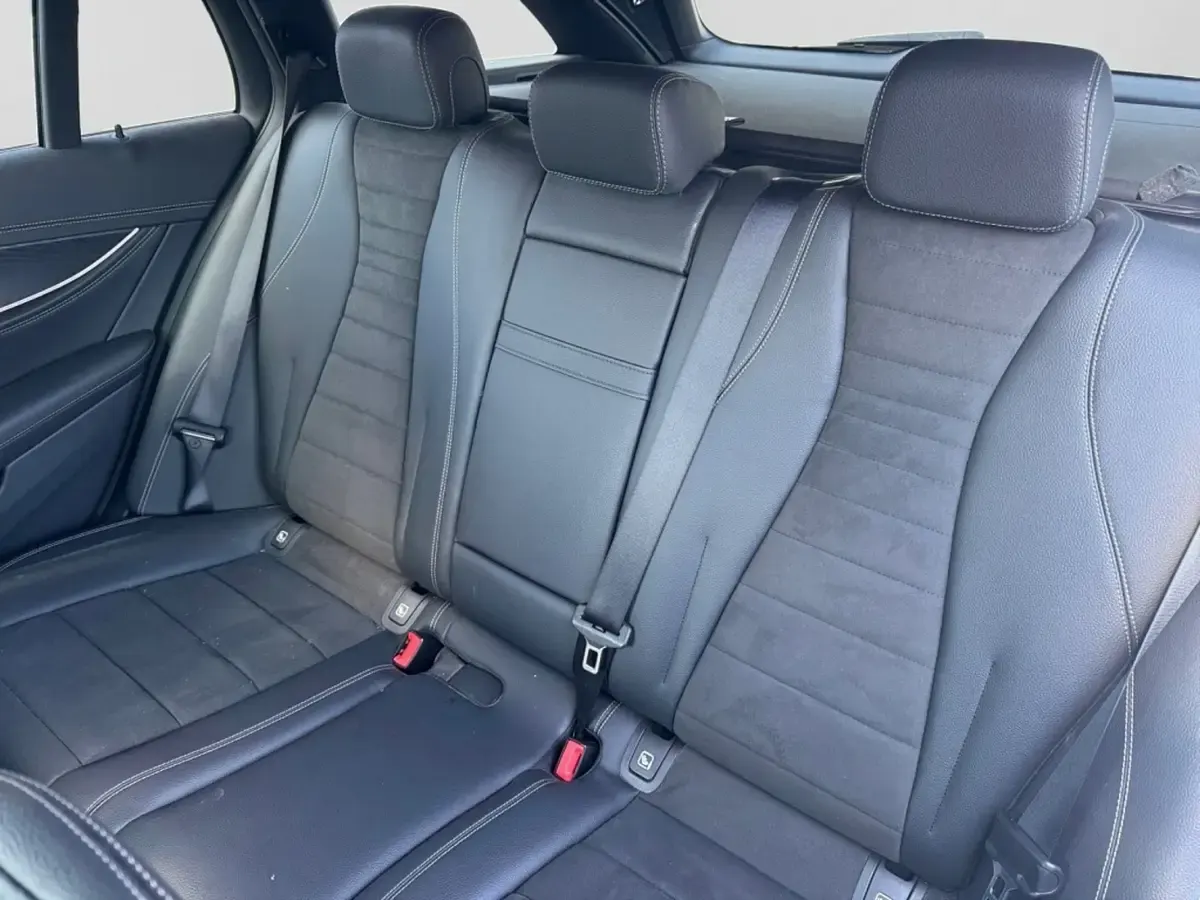 Gebraucht Mercedes E400 AMG 330 PS (242 kW) 2022 Silber Limousine