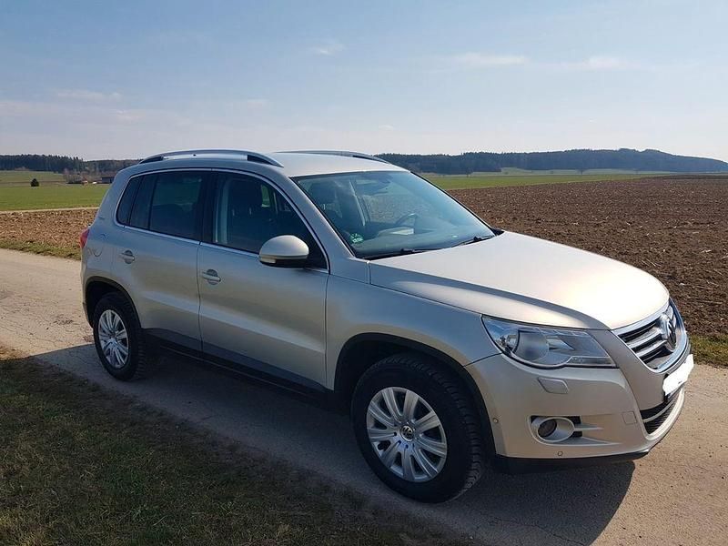 Gebraucht VW Tiguan Team 140 PS (102 kW) 2011 Grau SUV