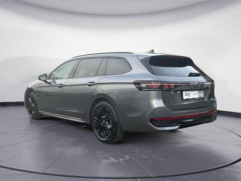 Gebraucht VW Passat R-line 150 PS (110 kW) 2025 Grau Kombi