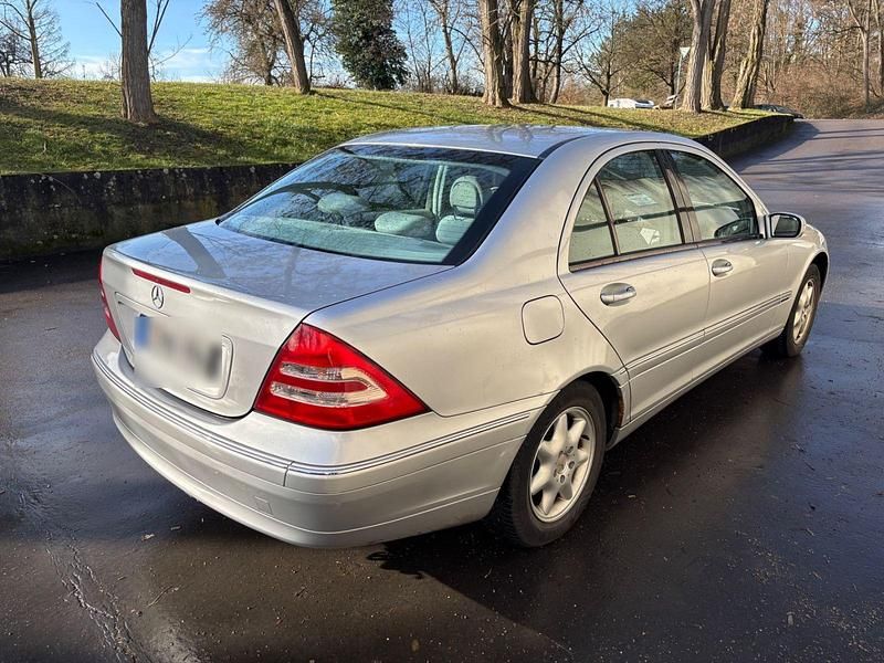 Usado Mercedes C200 Classic 163 HP (119 kW) 2000 Prateado Sedan