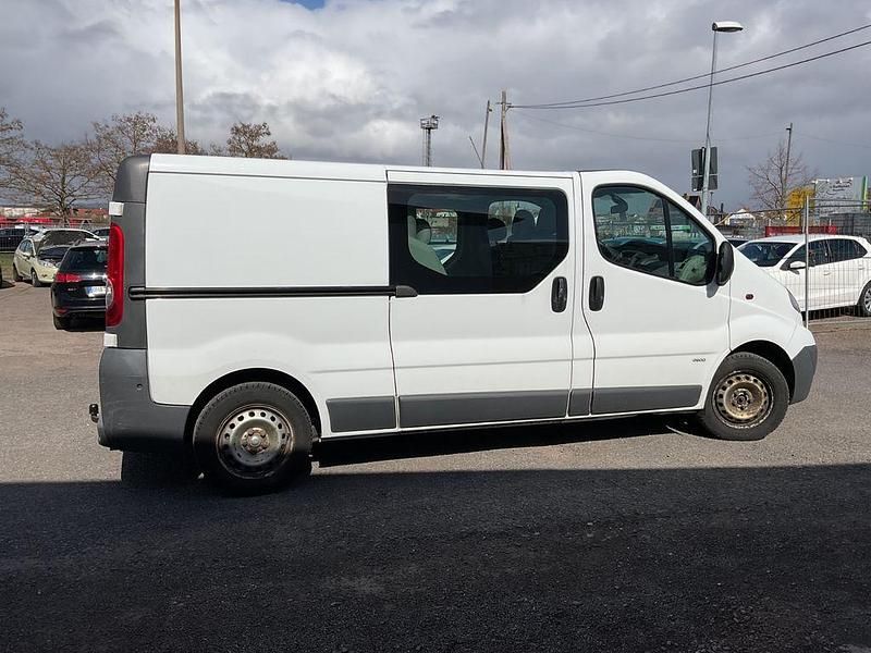 Gebraucht Opel Vivaro 114 PS (83 kW) 2013 Weiß Van / Kleinbus
