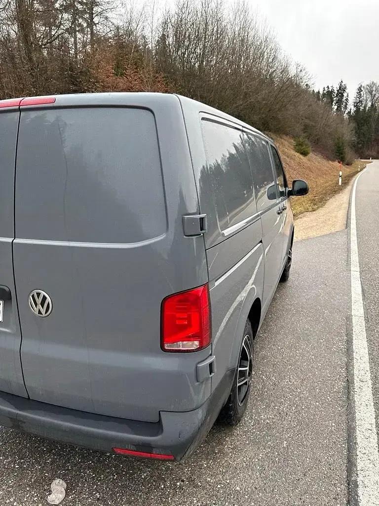 Używany VW Transporter 100 KM (73 kW) 2021 Szary Van