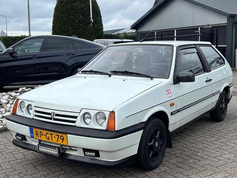 Second-hand Lada Samara 71 CP (52 kW) 1997 Alb Hatchback
