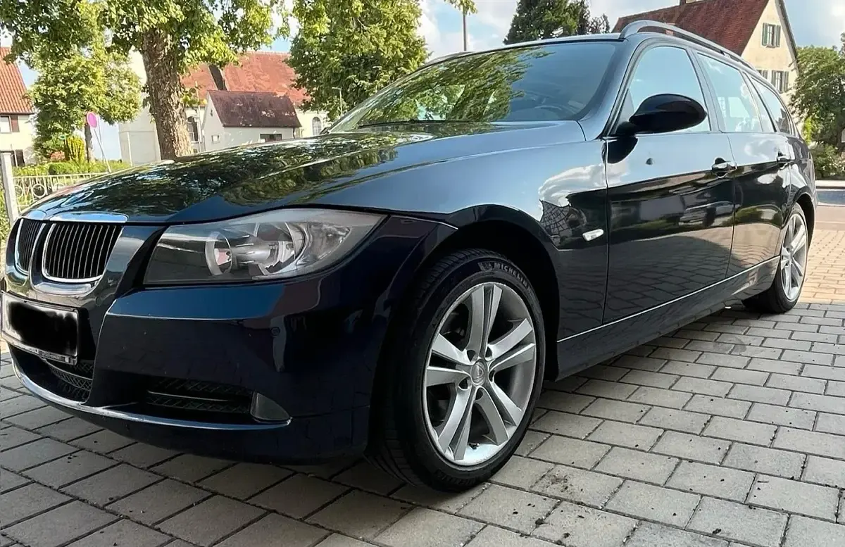 Gebraucht BMW 320 150 PS (110 kW) 2007 Blau Kombi