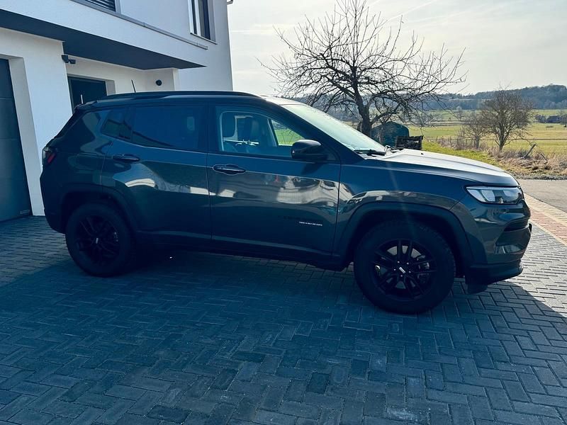 Gebraucht Jeep Compass 241 PS (177 kW) 2022 Grau SUV