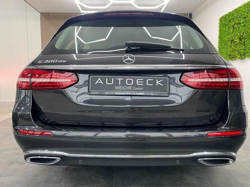 Gebraucht Mercedes E300 Avantgarde 194 PS (142 kW) 2021 Grau Kombi