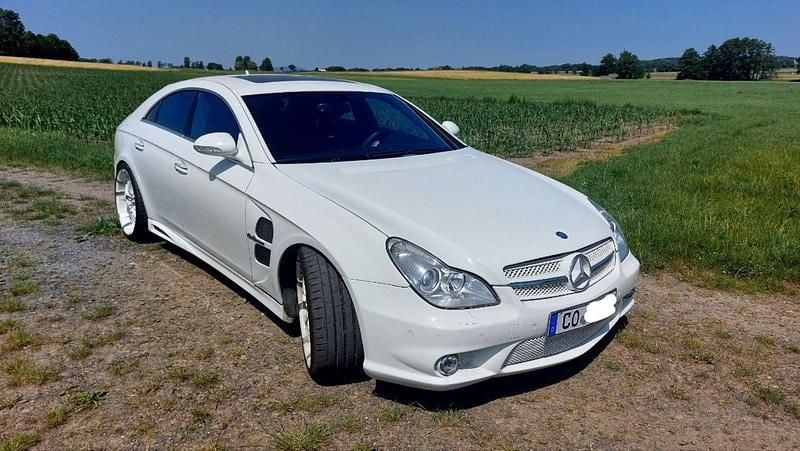 Weiß Gebraucht 2009 Mercedes CLS63 AMG AMG Limousine | 24.999 € (Guter Preis) - Bild 1/4