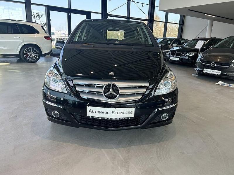 Gebraucht Mercedes B200 136 PS (100 kW) 2011 Schwarz Van / Kleinbus