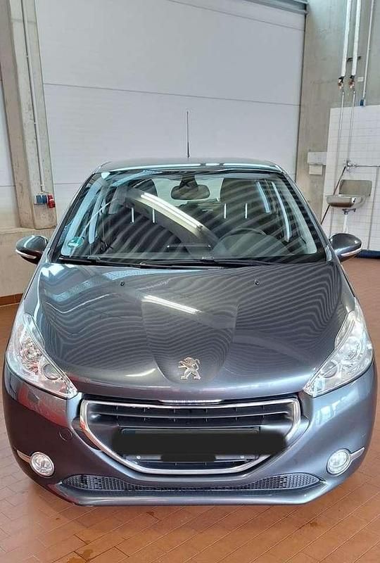 Grau Gebraucht 2014 Peugeot 208 Allure Kleinwagen | 8.990 € (Fairer Preis) - Bild 1/4