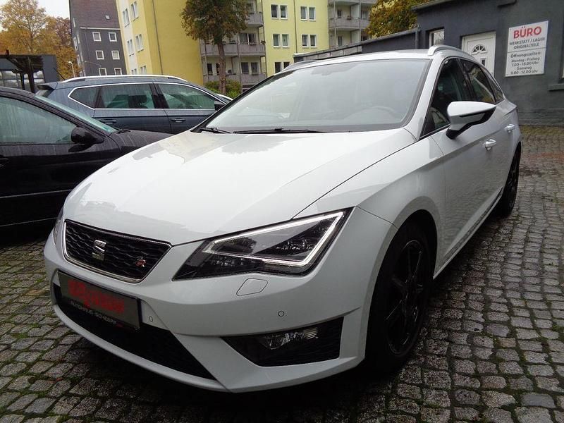 Weiß Gebraucht 2016 Seat Leon ST FR Kombi | 14.990 € (Fairer Preis) - Bild 1/4