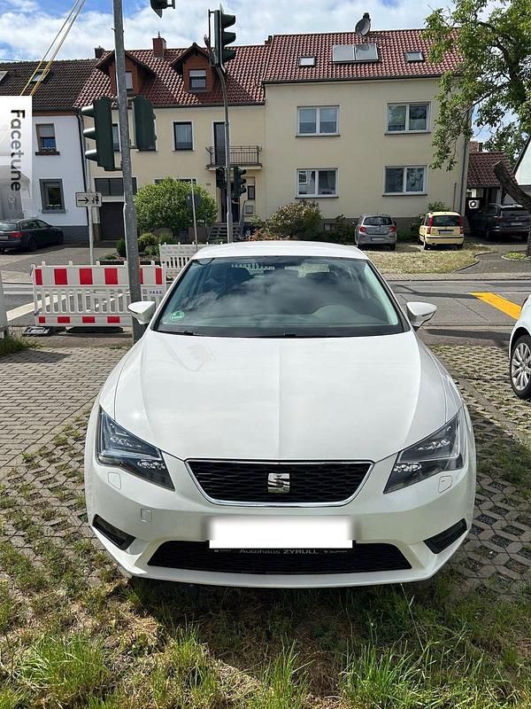Weiß Gebraucht 2016 Seat Leon | 7.000 € (Guter Preis) - Bild 1/4