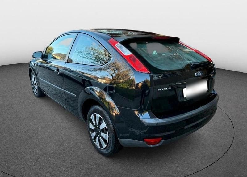 Schwarz Gebraucht 2006 Ford Focus Limousine | 2.500 € (Etwas zu teuer) - Bild 1/4