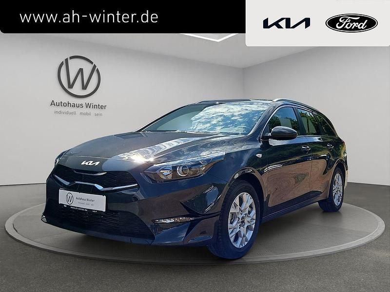 Grau Neu 2025 Kia Ceed Sportswagon Vision Kombi | 28.490 € (Teuer) - Bild 1/4