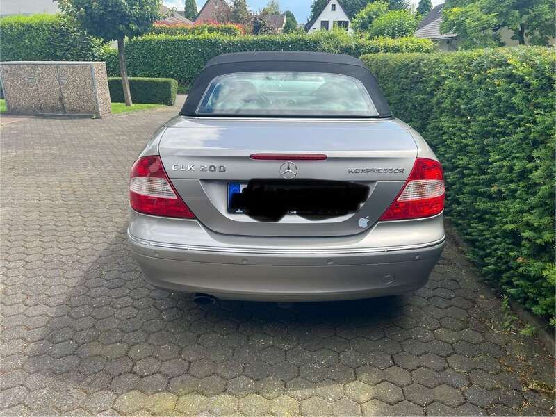 Grau Gebraucht 2006 Mercedes CLK200 Cabrio | 10.000 € (Etwas zu teuer) - Bild 1/4