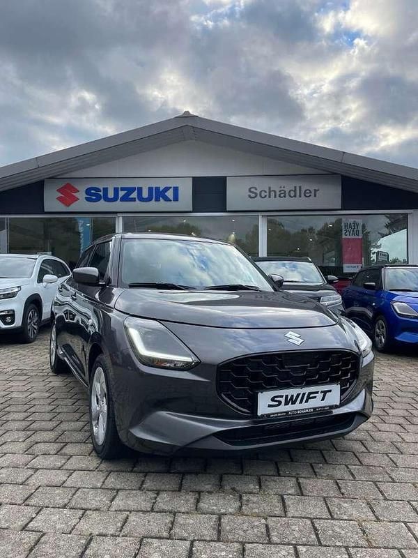 Neu Suzuki Swift Comfort 83 PS (61 kW) 2025 Rot Kleinwagen