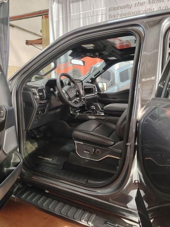 Neu Ford V8 Lariat 405 PS (297 kW) 2025 Grau SUV