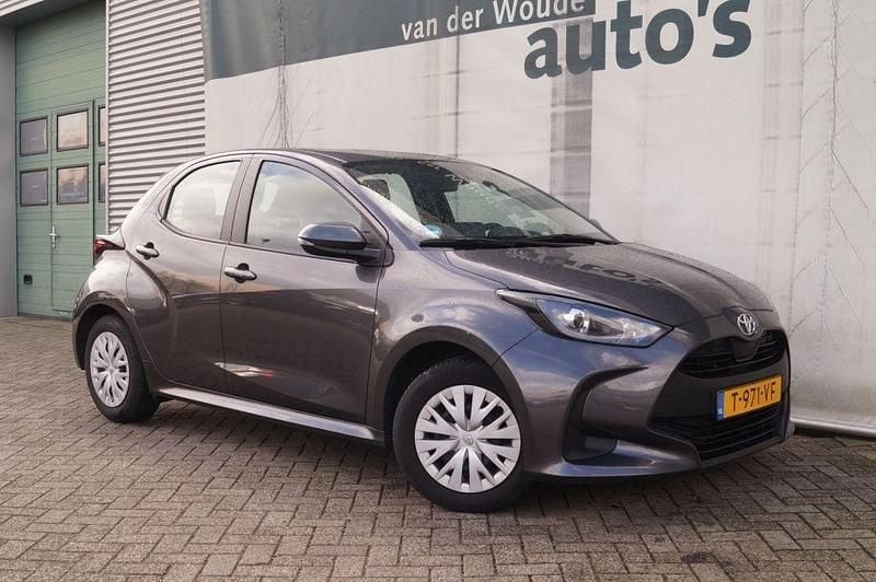 Gebraucht Toyota Yaris Active 125 PS (91 kW) 2023 Grau Kleinwagen