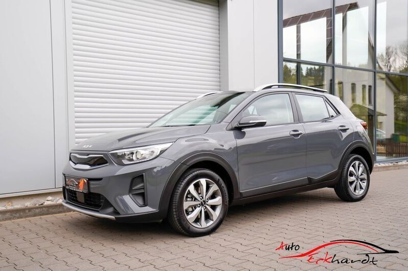 Grau Gebraucht 2023 Kia Stonic Vision SUV | 20.490 € (Etwas zu teuer) - Bild 1/4