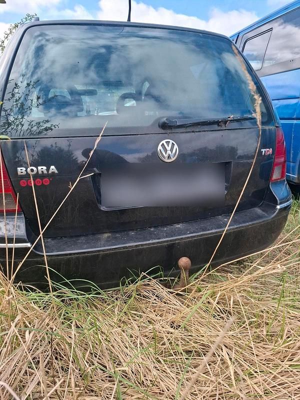 Second-hand VW Bora 131 CP (96 kW) 2004 Negru Break