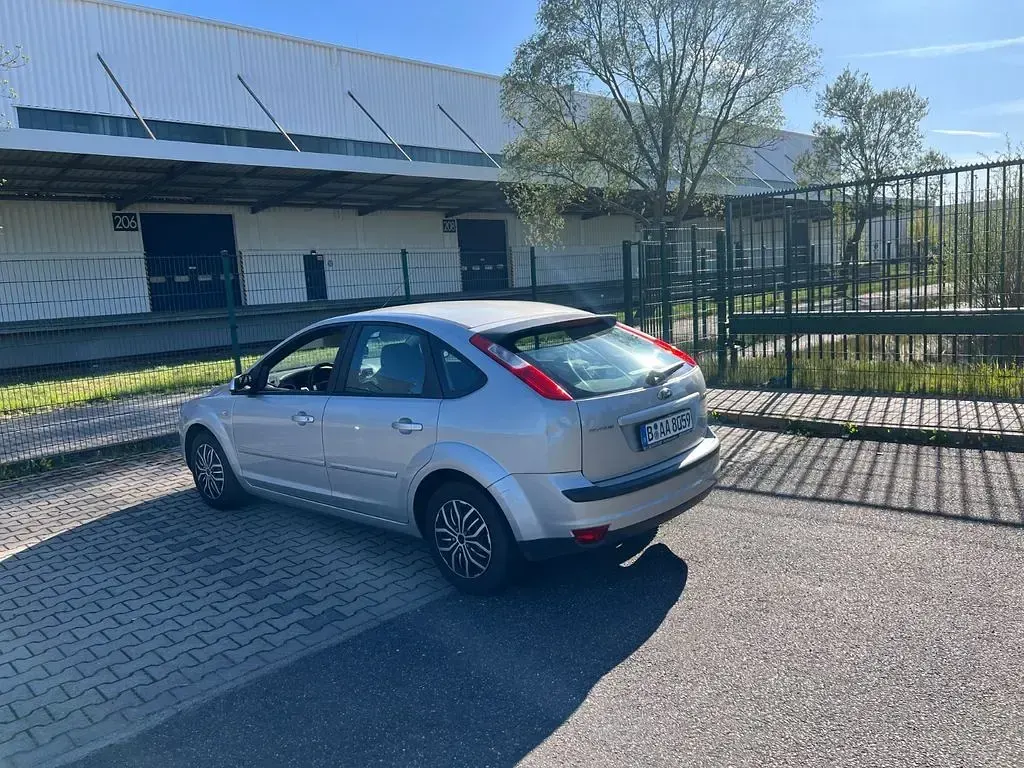 Second-hand Ford Focus Style 109 CP (80 kW) 2007 Gri Berlinǎ