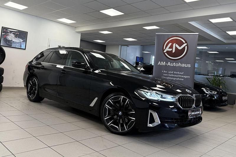 Schwarz Gebraucht 2022 BMW 520 Luxury Line Kombi | 30.999 € (Fairer Preis) - Bild 1/4