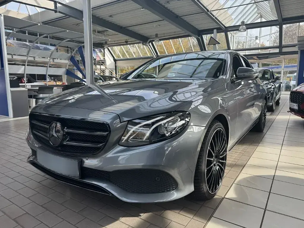 Gebraucht Mercedes E50 AMG Avantgarde 184 PS (135 kW) 2016 Metallic Limousine