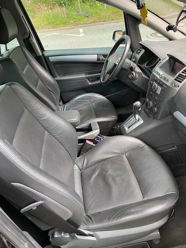 Schwarz Gebraucht 2005 Opel Zafira Van / Kleinbus | 3.990 € (Fairer Preis) - Bild 1/4