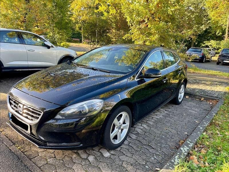 Schwarz Gebraucht 2012 Volvo V40 Momentum Kombi | 5.700 € (Guter Preis) - Bild 1/4