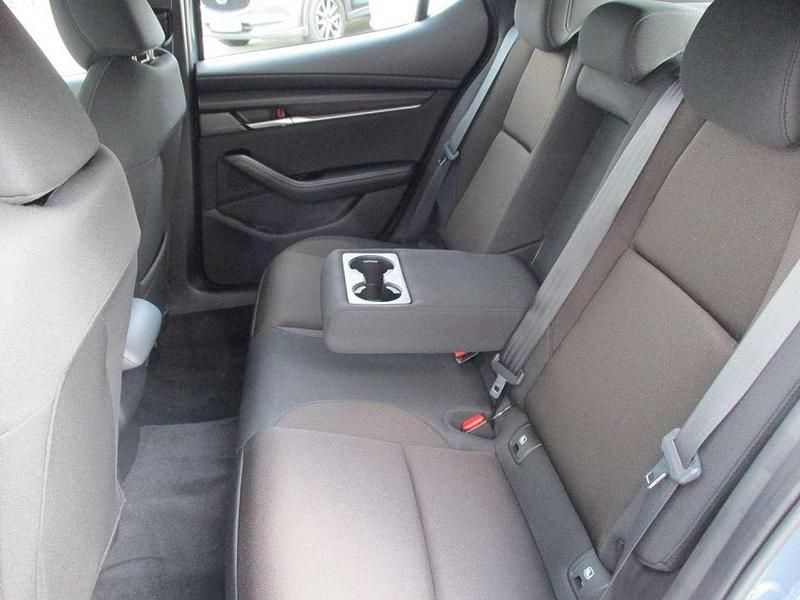 Neu Mazda 3 Prime-Line 140 PS (102 kW) 2026 Machine grey metallic Limousine