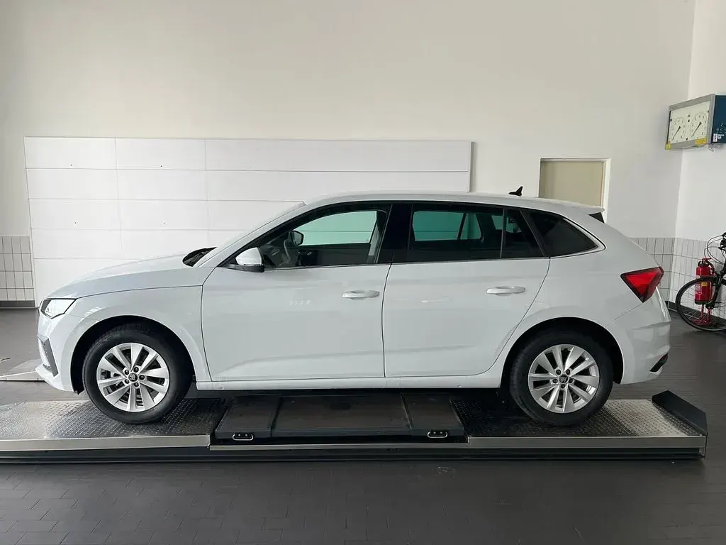 Neu Skoda Scala Selection 116 PS (85 kW) 2026 Moonweiß perleffekt Kleinwagen