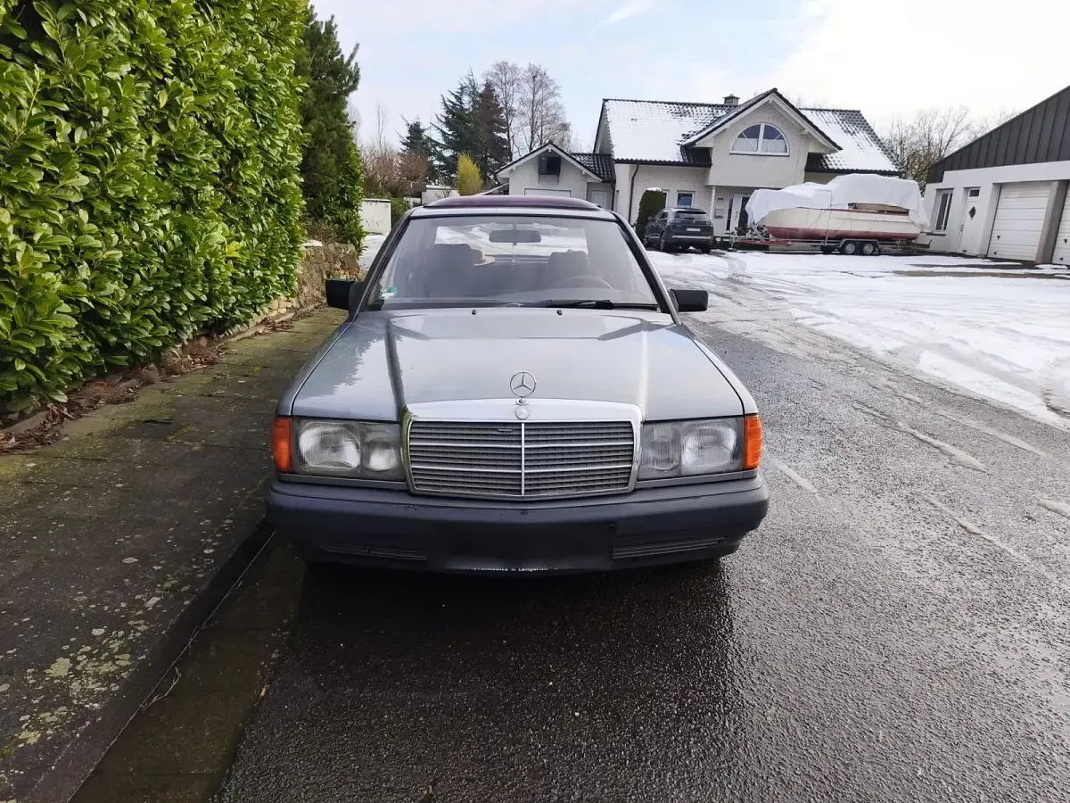 Gebraucht Mercedes 190 109 PS (80 kW) 1992 Grau Limousine