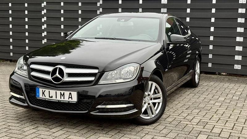 Schwarz Gebraucht 2011 Mercedes C180 Coupé | 9.990 € (Fairer Preis) - Bild 1/4