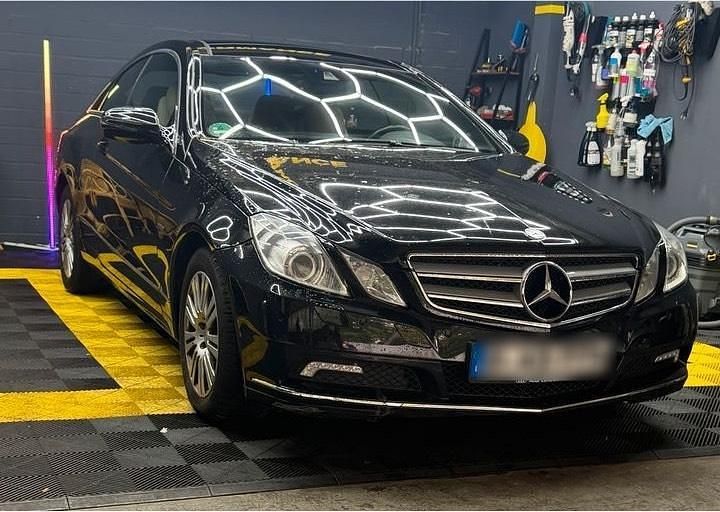Schwarz Gebraucht 2009 Mercedes E350 Coupé | 8.600 € (Guter Preis) - Bild 1/4
