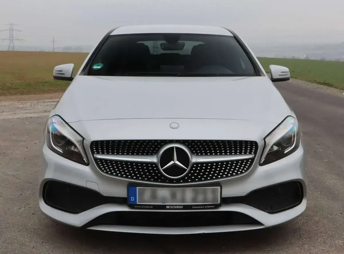 Gebraucht Mercedes A180 AMG line 122 PS (89 kW) 2016 Silber Kleinwagen