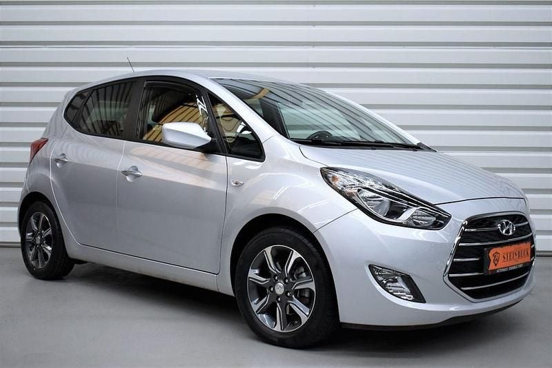 Silber Gebraucht 2017 Hyundai ix20 YES! Van / Kleinbus | 12.990 € (Etwas zu teuer) - Bild 1/4