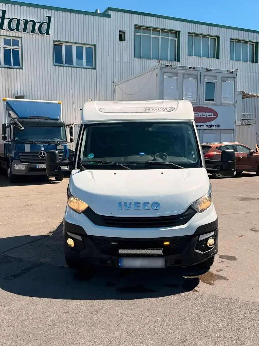 Second-hand Iveco Daily 180 CP (132 kW) 2017 Alb