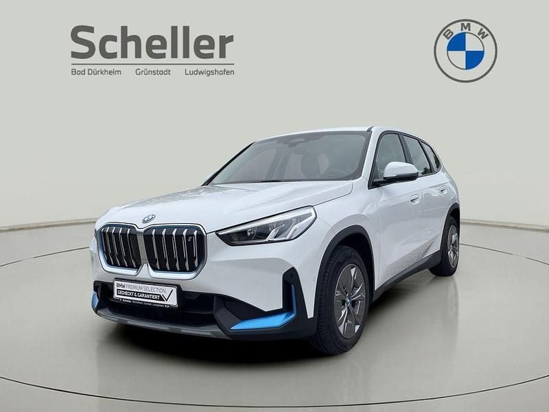 Weiß Gebraucht 2023 BMW iX1 Performance SUV | 33.250 € (Guter Preis) - Bild 1/4