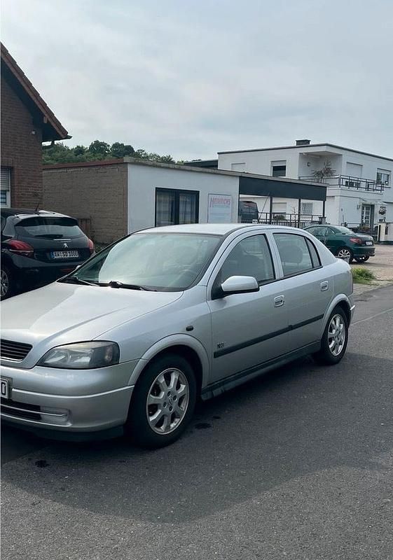 Silber Gebraucht 2003 Opel Astra Limousine | 2.250 € (Fairer Preis) - Bild 1/4