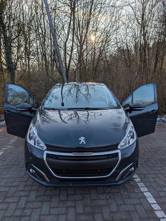 Blau Gebraucht 2017 Peugeot 208 Urban Move Kleinwagen | 6.700 € (Fairer Preis) - Bild 1/4