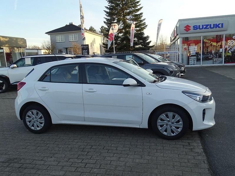 Gebraucht Kia Rio Edition 7 84 PS (61 kW) 2018 Weiß Limousine