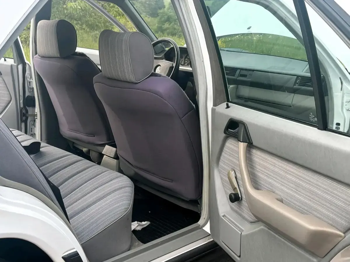 Gebraucht Mercedes E300 109 PS (80 kW) 1986 Weiß Limousine