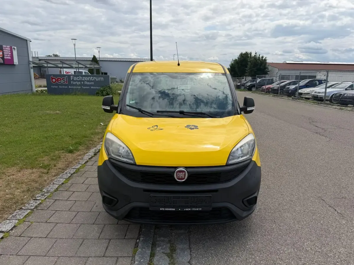 Gebraucht Fiat Doblò Basis 95 PS (69 kW) 2017 Gelb Van / Kleinbus