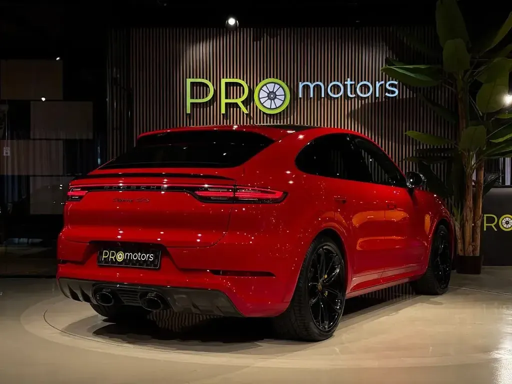 Gebraucht Porsche Cayenne Coupe GTS 460 PS (338 kW) 2021 Rot SUV
